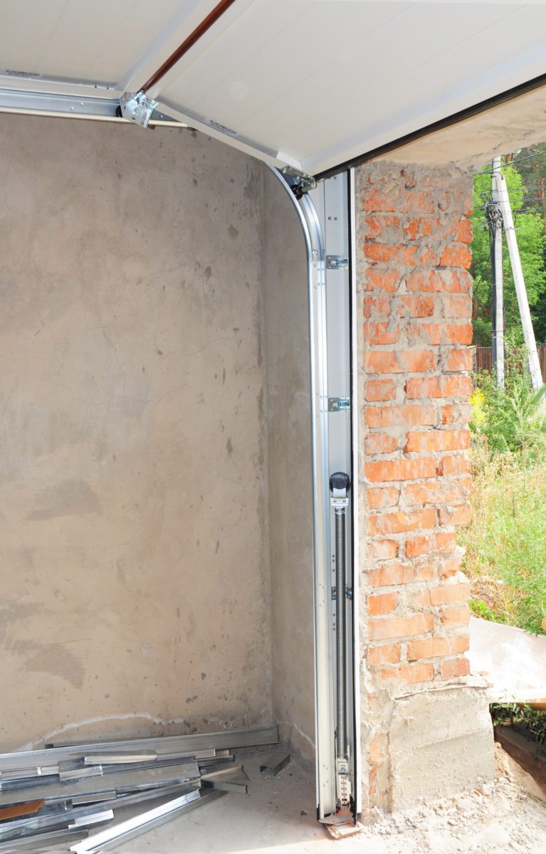 5 Signs it May Be Time to Replace Your Garage Door